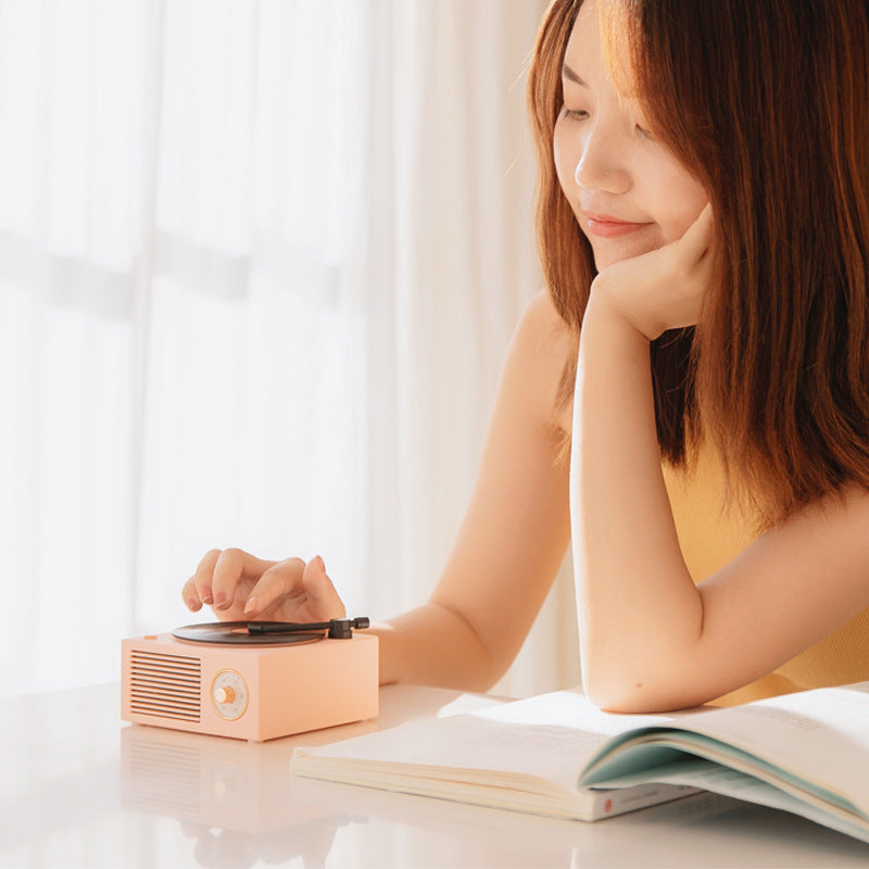 Retro Mini Bluetooth Phonograph Speaker